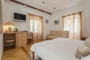  Carrara Accommodation  Сплит